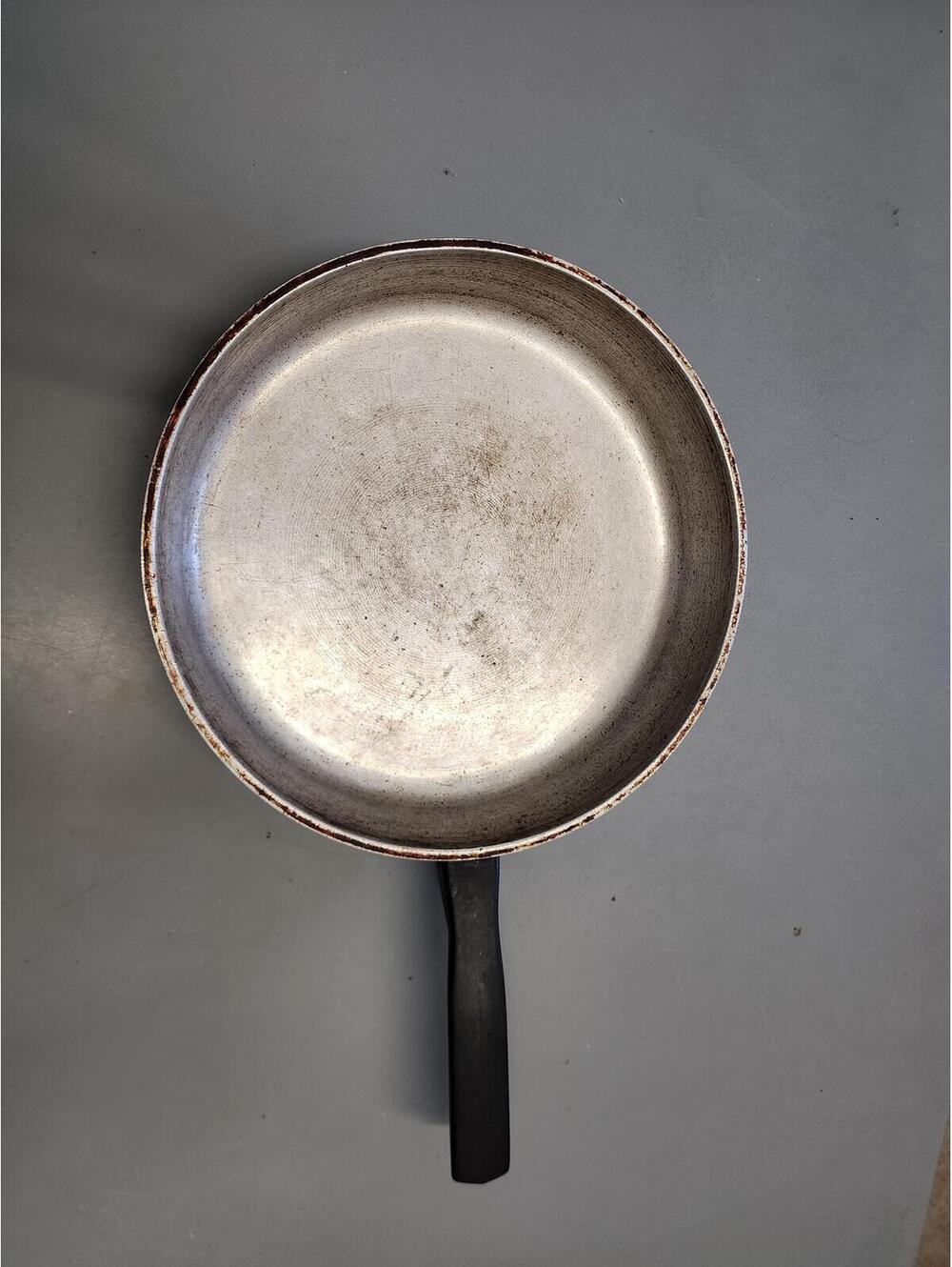 Club Vintage Frying Pan with Heat Diffuser Base